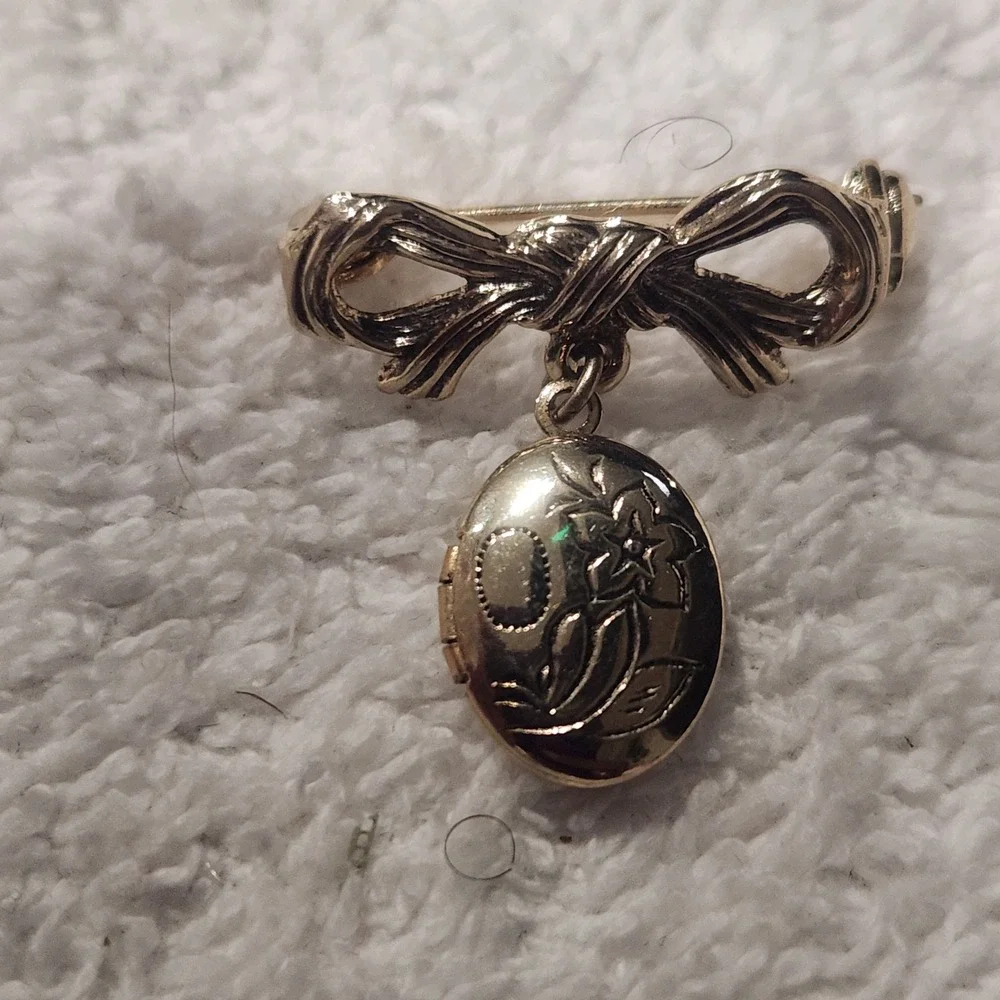 Vintage Gold Tone Bow Brooch with Engraved Floral Oval Dangle Locket Pin